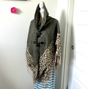 Woman’s leopard Poncho ,print button scarf OS